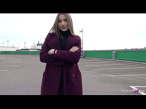 ❤️ ドイツ人スカウトマンは、夢のようにスティール、駐車場のテルテル、お金のためのセクシーに触れることです。 ❤❌ ハードポルノ ❌️❤